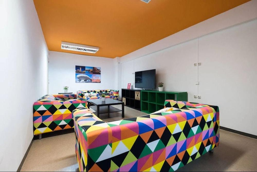 ARC HOUSE BARCELONA - YOUTH HOSTEL