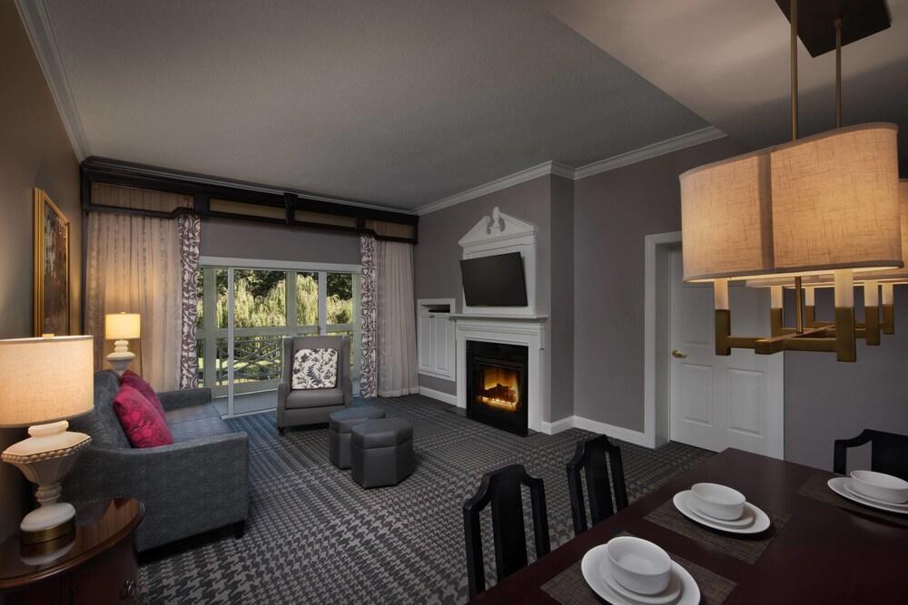 Marriotts Manor Club at Fords Colony
