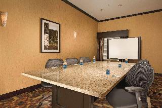 La Quinta Inn & Suites by Wyndham Denton - University Drive