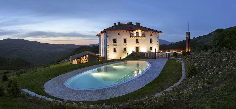 Palacio de Yrisarri by IrriSarri Land