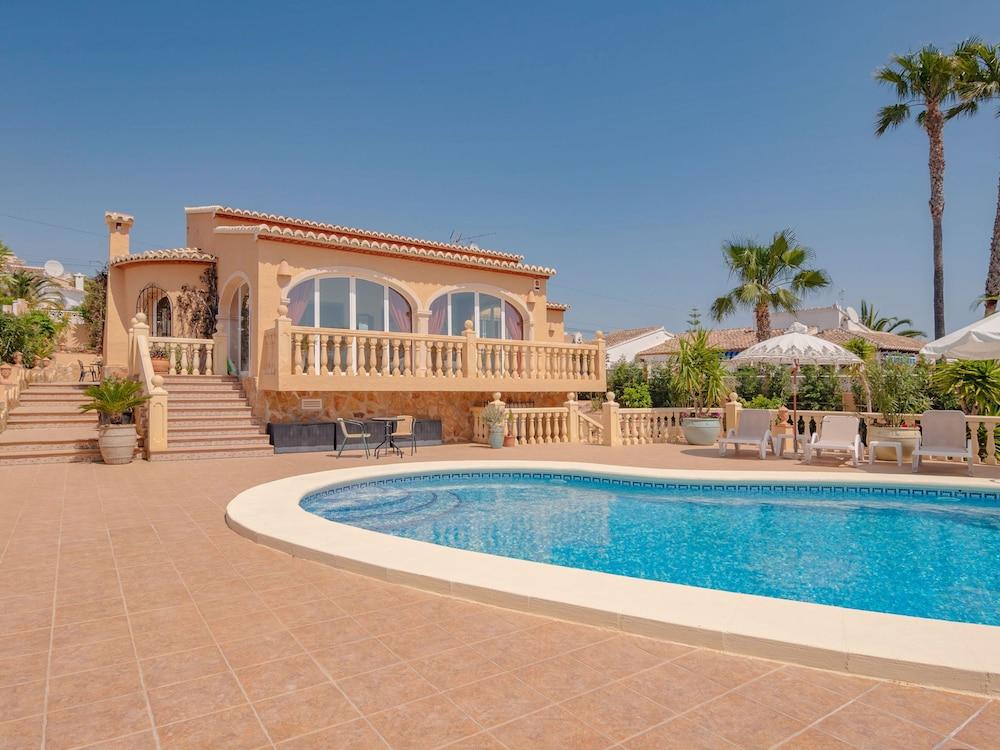 VILLA WITH VERY SPACIOUS TERRACE; BEAUTIFUL VIEW OF THE MOUNTAINS & PRIVATE POOL