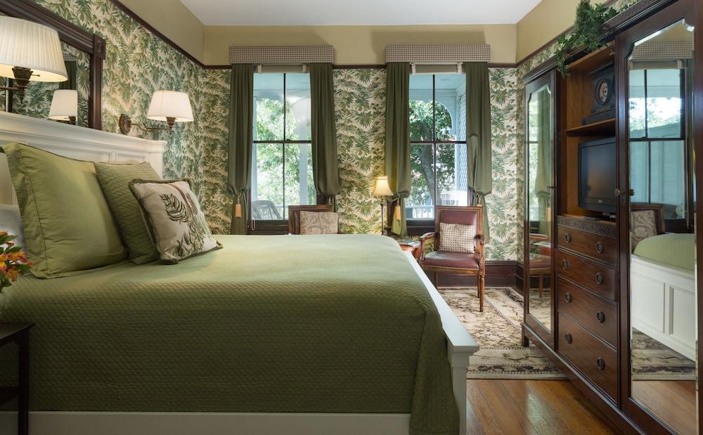 Azalea Inn and Villas