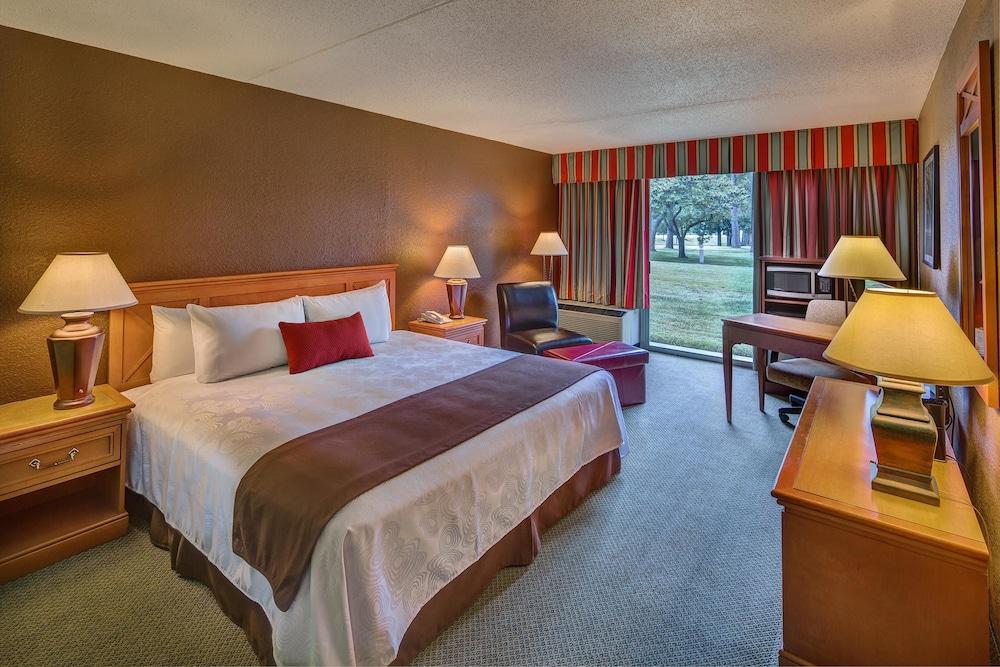 Historic Whispering Woods Hotel & Conference Center