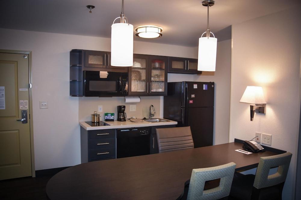 Candlewood Suites Columbus-Northeast, an IHG Hotel