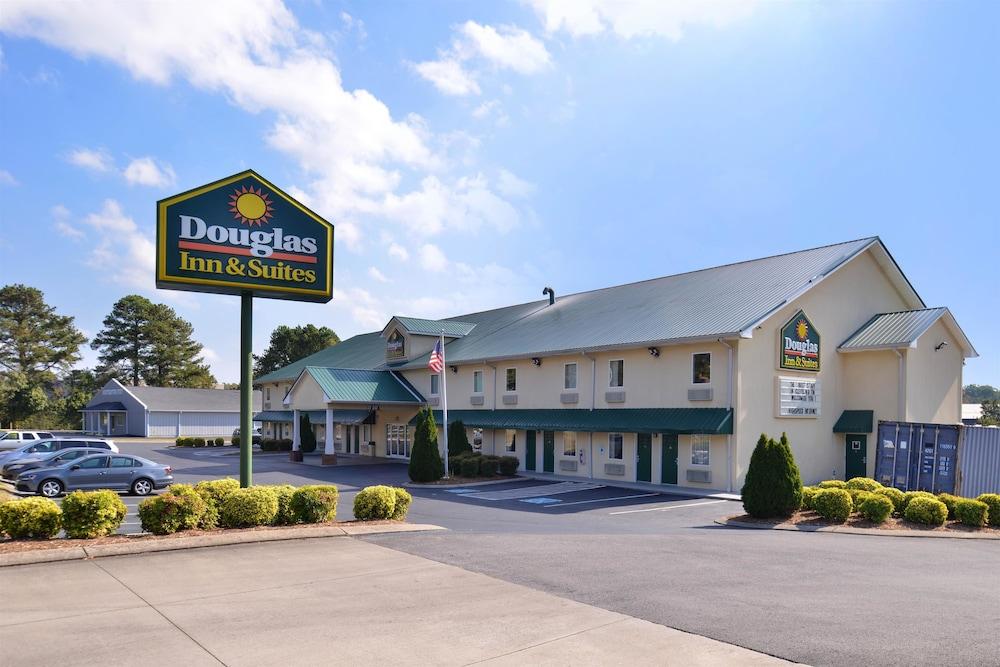 Douglas Inn And Suites