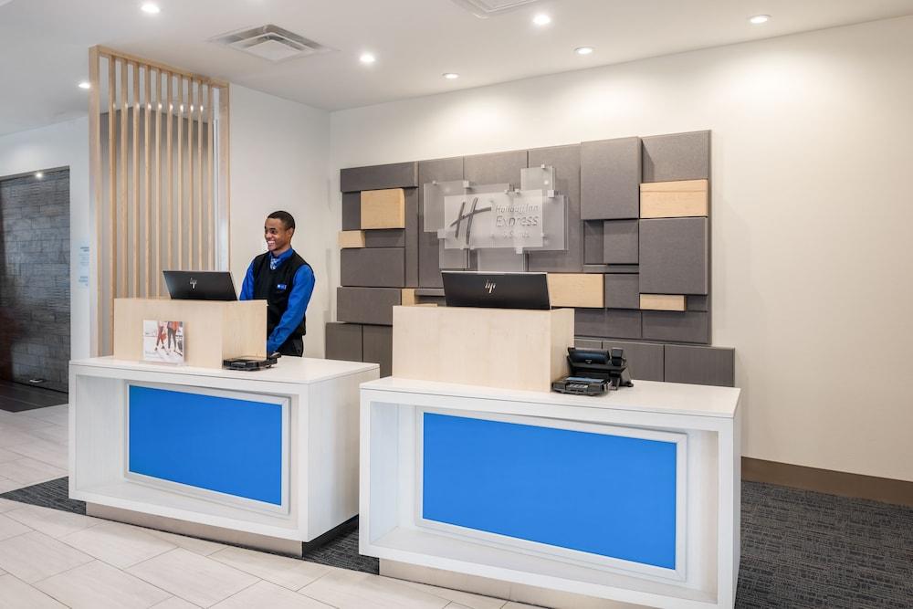 Holiday Inn Express & Suites St. Louis - Chesterfield, an IHG Hotel