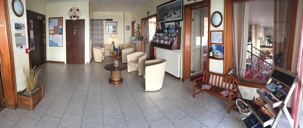 COMFORT HOTEL LES ALIGNEMENTS