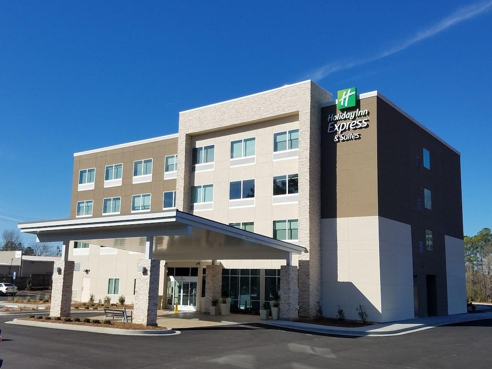 Holiday Inn Express and Suites Carrollton West