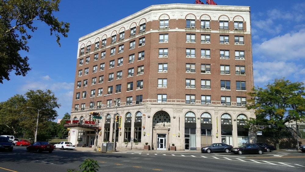 RIVIERA HOTEL