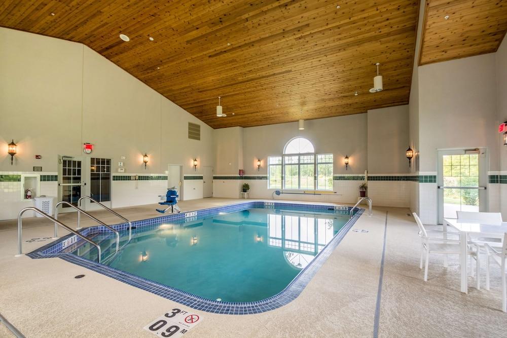 Country Inn & Suites by Radisson, Fond du Lac, WI