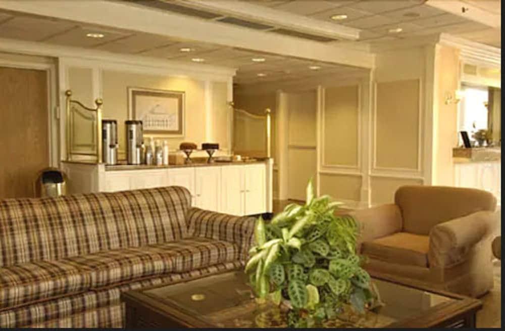 Five Towns Inn - JFK Airport