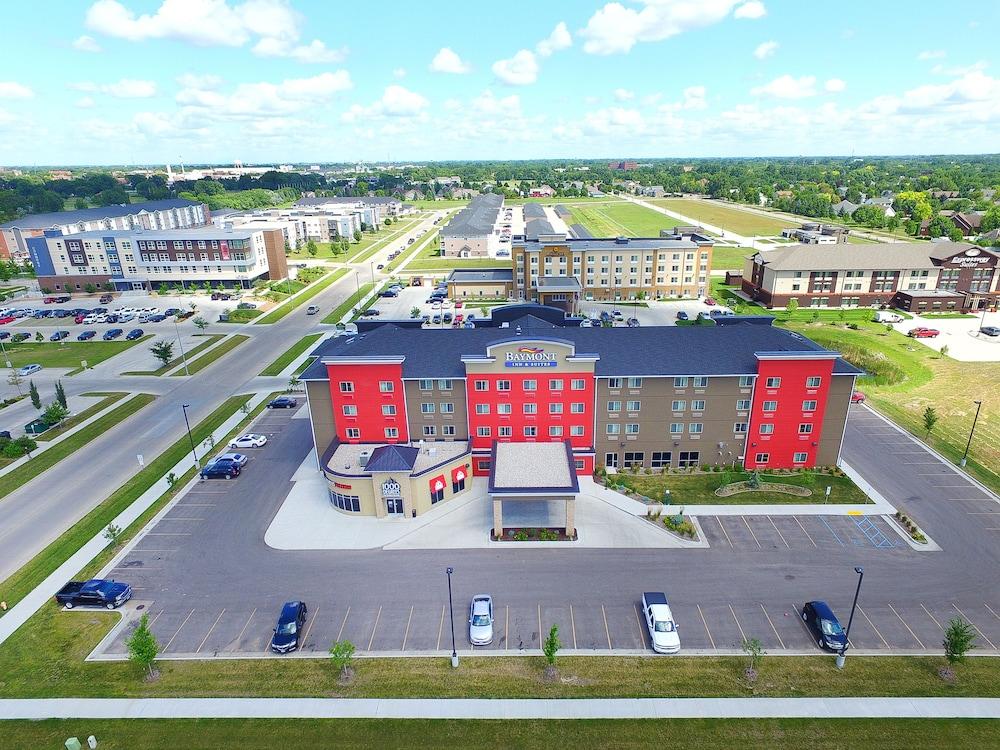 Baymont Inn & Suites Grand Forks