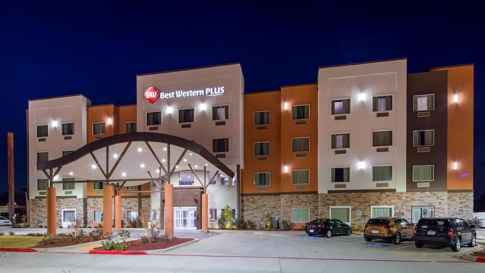 Del-Mar Airport Inn & Suites