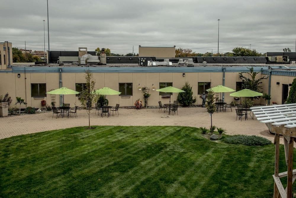 Baymont by Wyndham Fargo