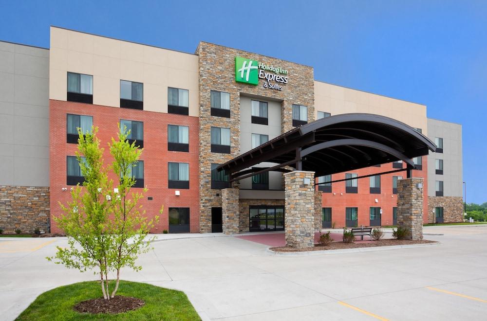Holiday Inn Express and Suites Davenport