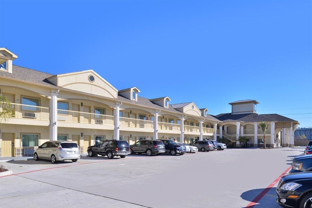 Americas Best Value Inn & Suites Houston at Hwy 6 & Westpark