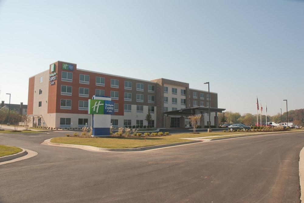 Holiday Inn Express & Suites Decatur, an IHG Hotel