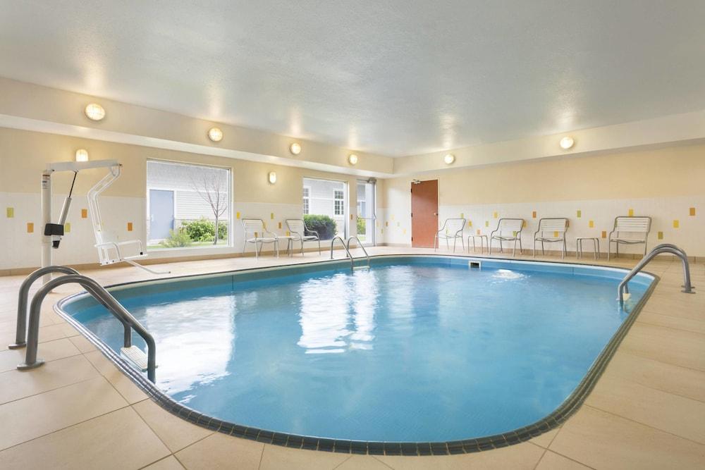 AmeriVu Inn and Suites Grand Forks