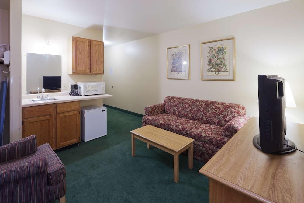Country Inn & Suites by Radisson, Sparta, WI