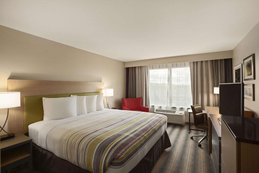 Country Inn & Suites by Radisson, Germantown, WI