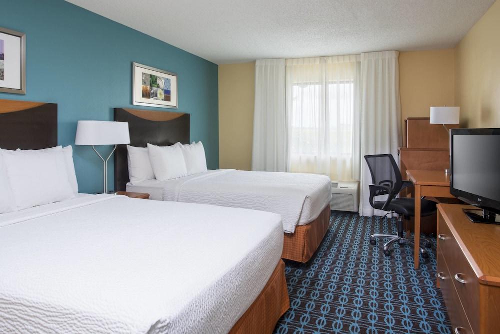 Fairfield Inn & Suites Victoria