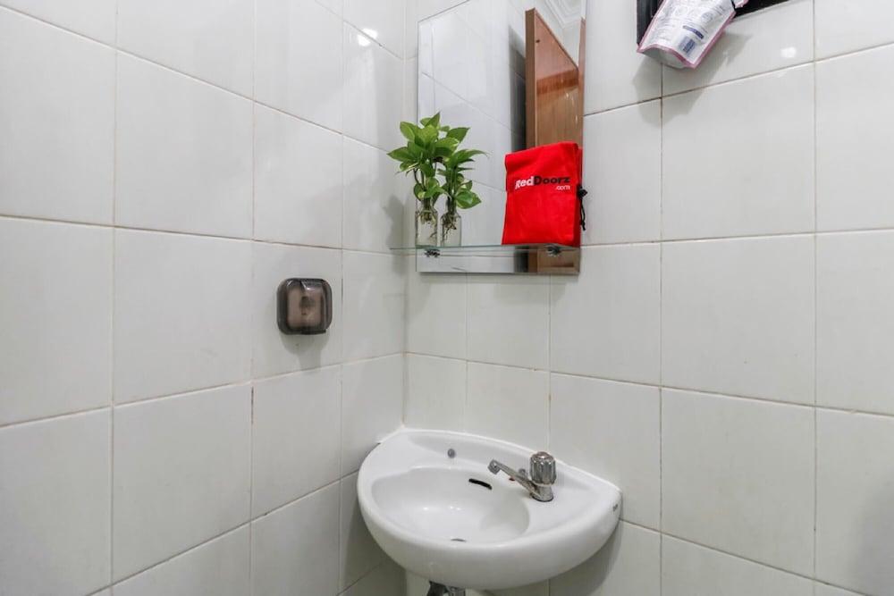 Fotos del hotel - RedDoorz Plus near Trisakti University