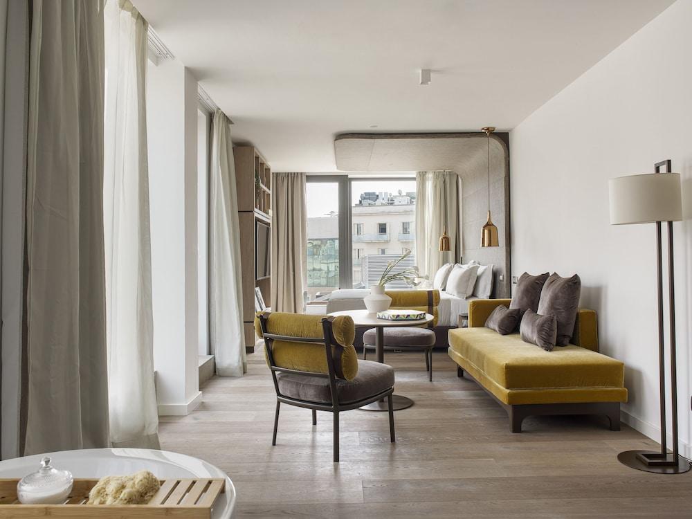 Barcelona Atiram Hotel