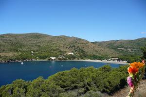 CALA MONTJOI CIUDAD DE VACACIONES