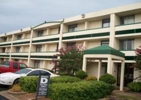 ECONO LODGE  INN  AND  SUITES