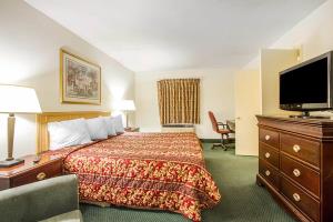 Econo Lodge Inn AND Suites Fort Rucker