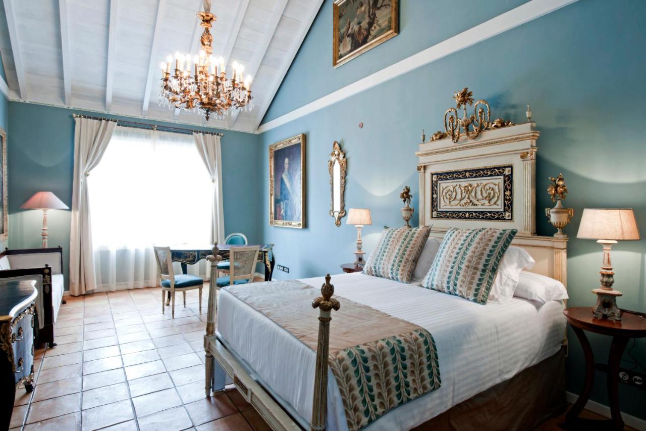 HACIENDA DE ABAJO - ONLY ADULTS