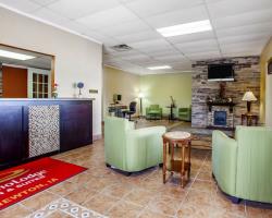 Econo Lodge Inn AND Suites