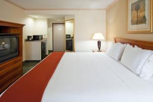 Holiday Inn Express AND Suites Miami-Hialeah