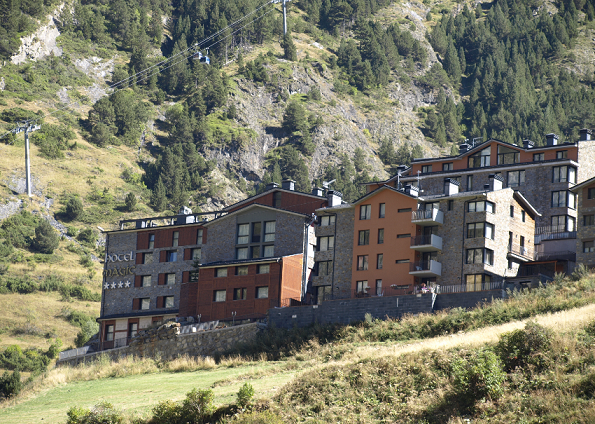 Magic Canillo Hotel