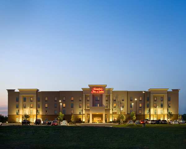 Hampton Inn AND Suites Wichita Northeast