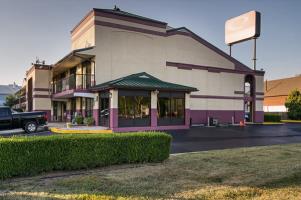 ECONO LODGE AIRPORT