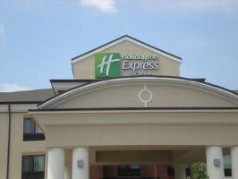 Holiday Inn Express and Suites Fairmont