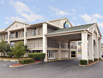 DAYS INN AND SUITES MOBILE