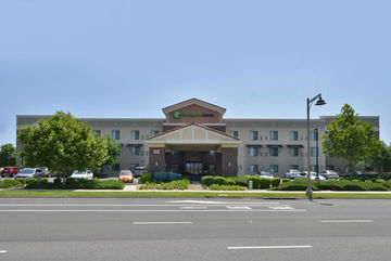 HOLIDAY INN EXPRESS HOTEL AND SUITES LINCOLN-ROSEVILLE AREA