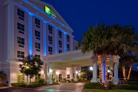 HOLIDAY INN EXPRESS & SUITES MIAMI-KENDALL