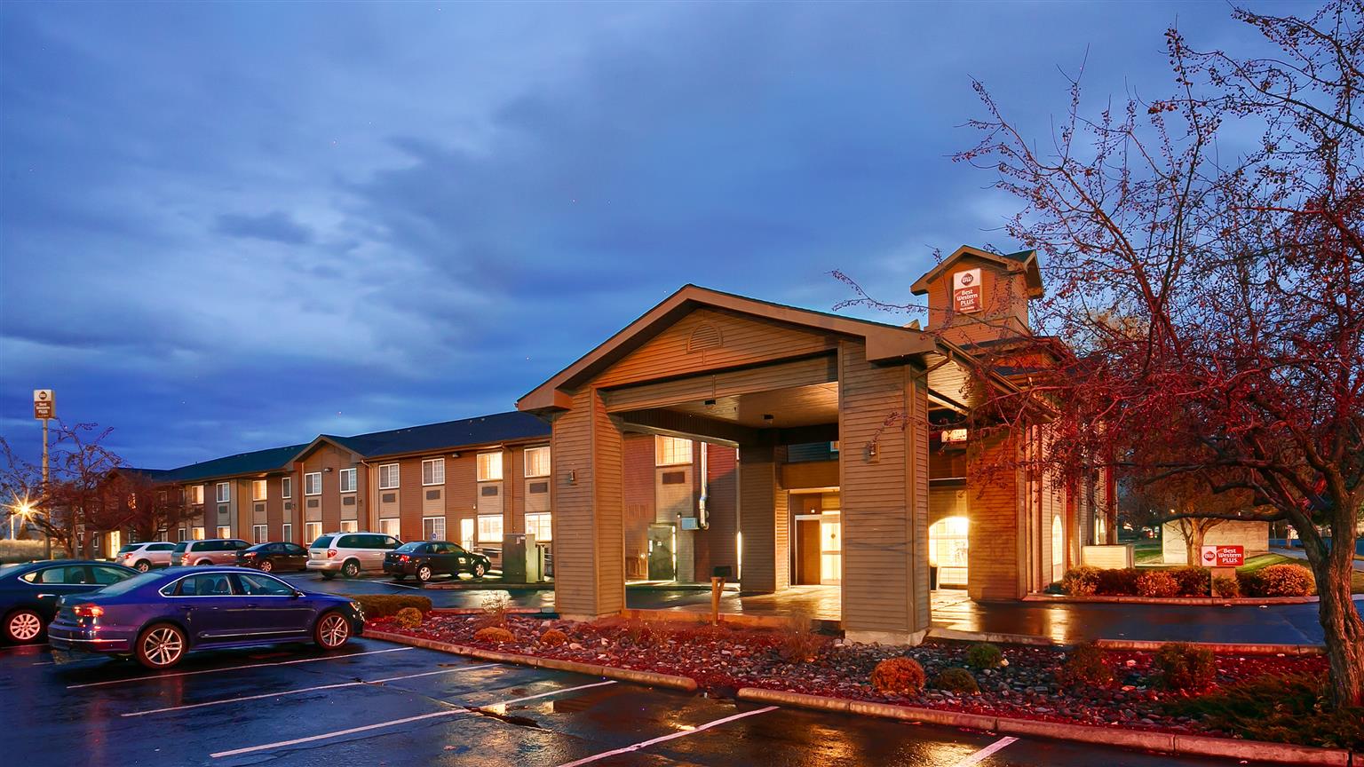 Best Western Plus Rama Inn AND Suites