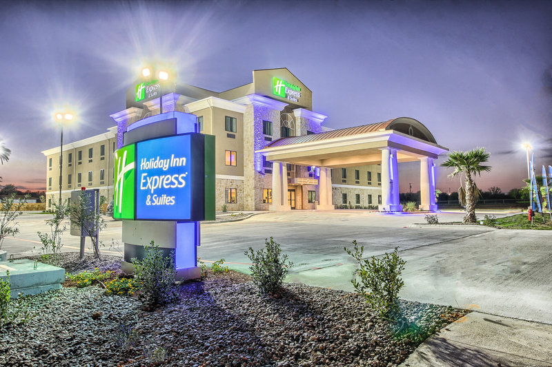 Holiday Inn Express and Suites Carrizo Springs
