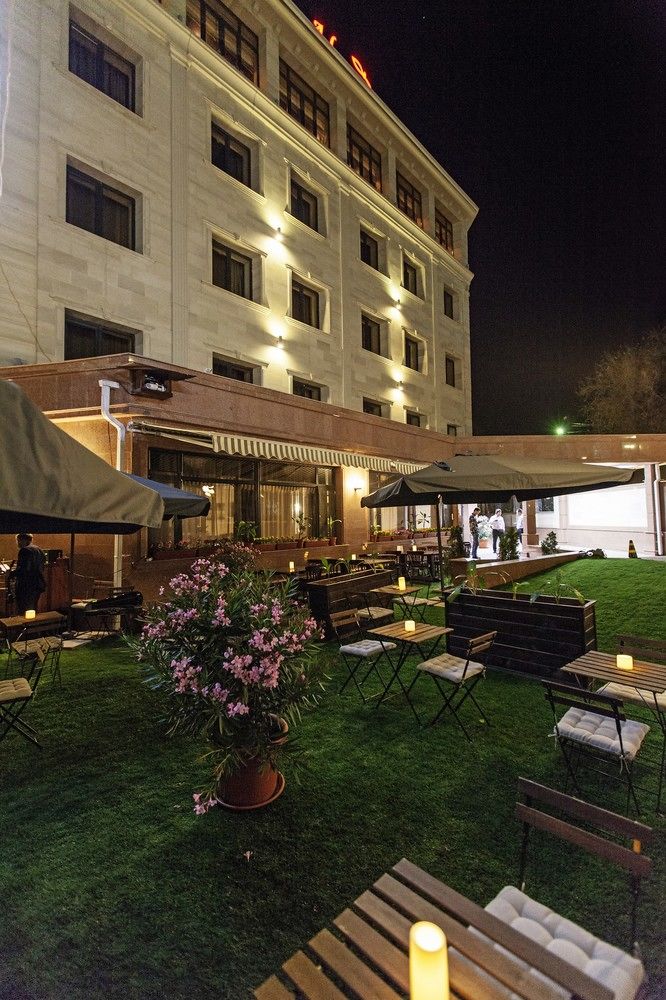 Alma Hostel