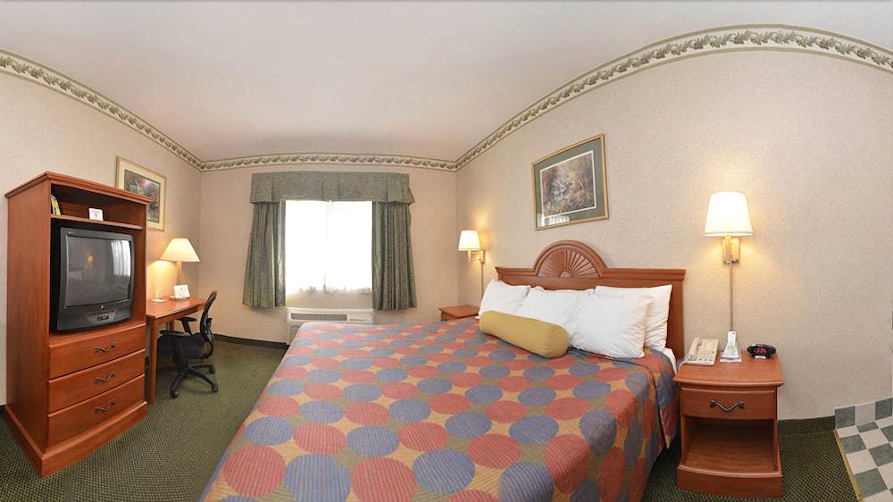 Holiday Inn Express Toledo West - Napoleon, an IHG Hotel