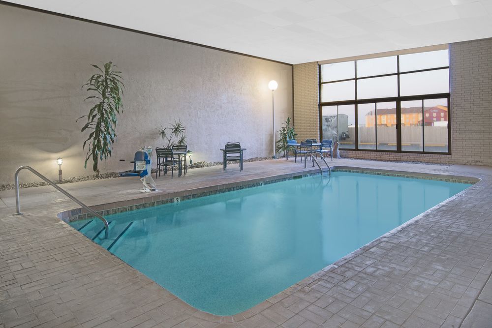 Days Inn & Suites by Wyndham Clovis