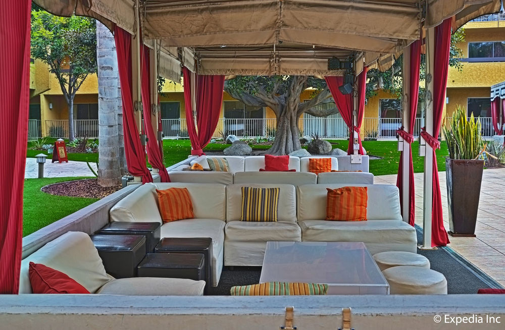 Atrium Hotel at Orange County Airport
