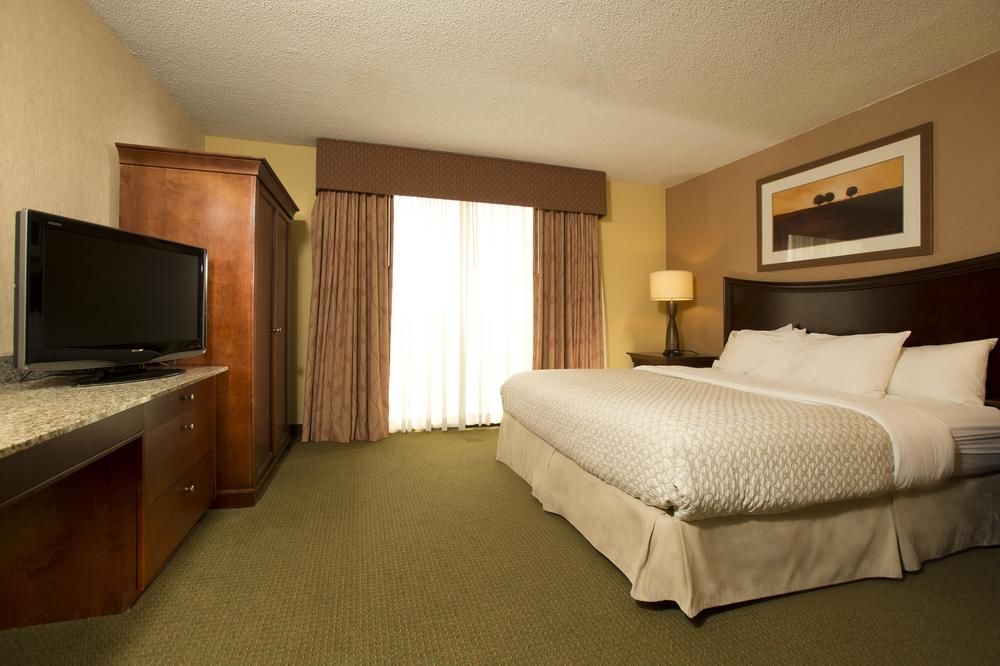 Embassy Suites by Hilton Tulsa I-44