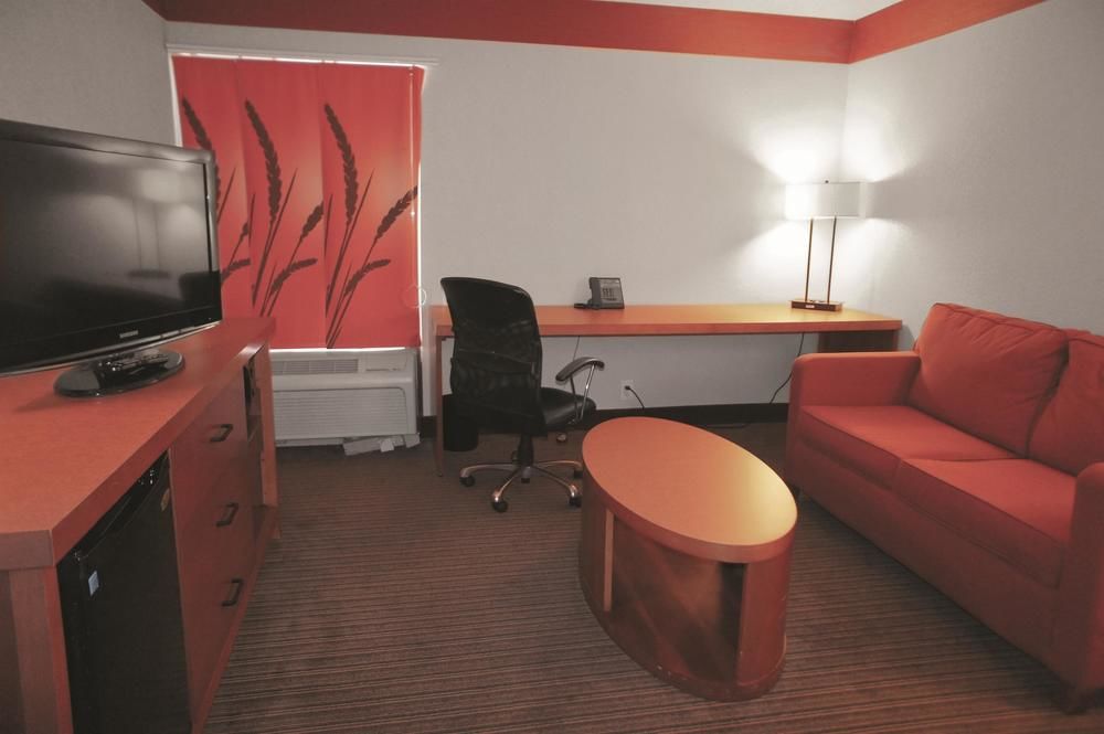 La Quinta Inn & Suites by Wyndham Charlotte Airport North