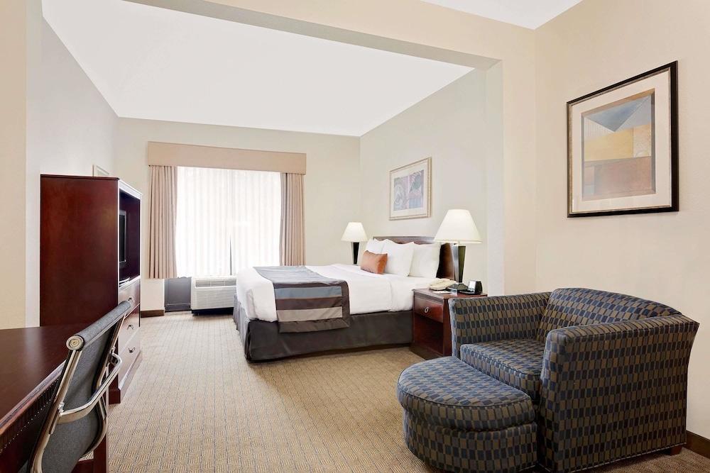 Wingate by Wyndham - Destin FL