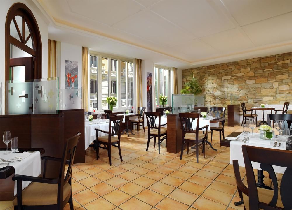 Neues Schloss Privat Zurich, Autograph Collection